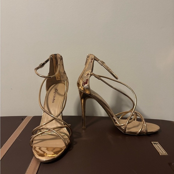 Zigi Soho “Blaker” Strappy Rose Gold Heels - Picture 3 of 7